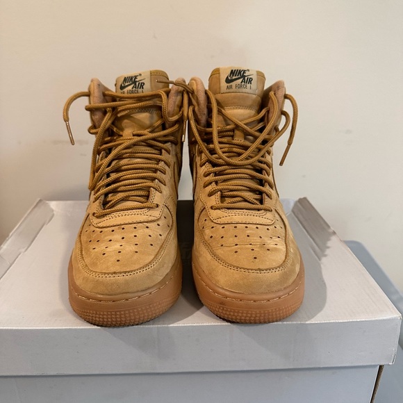 Nike - Picture 4 of 4